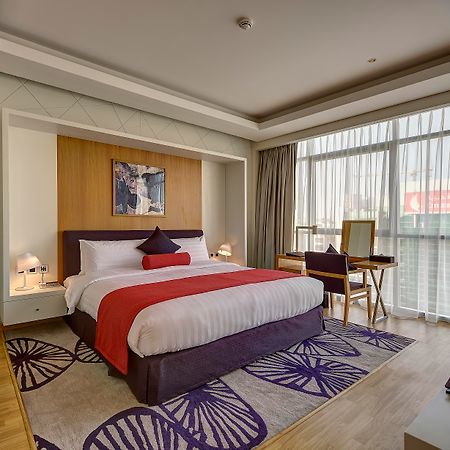 Royal Continental Hotel Dubai Buitenkant foto