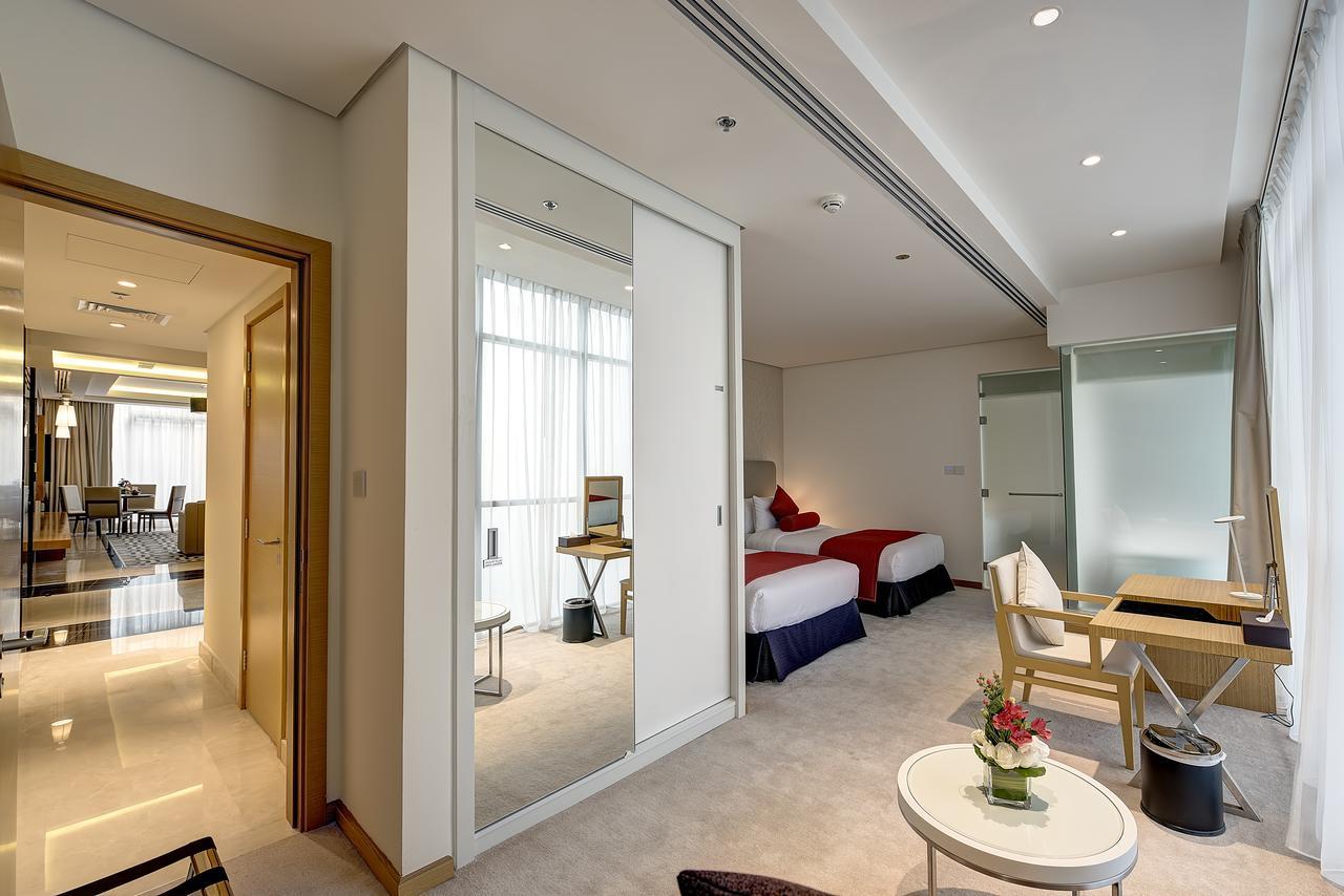 Royal Continental Hotel Dubai Buitenkant foto
